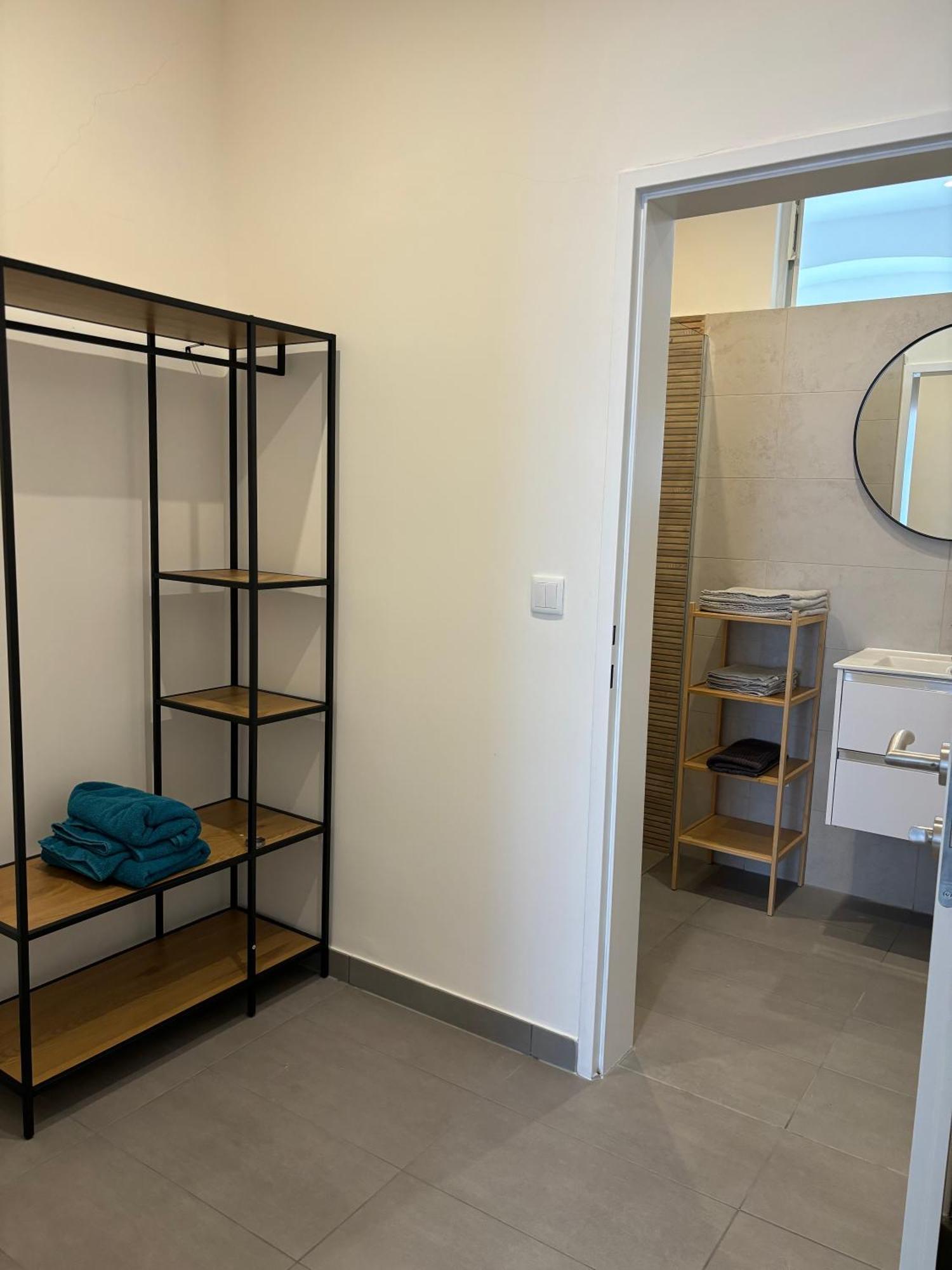 Traumhafte Wohnung Fuer 3, Grosszuegig, Walk In Dusche Vienne Extérieur photo